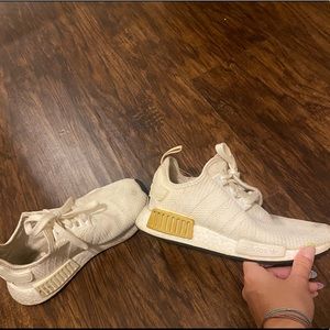 adidas sneaker size 6!!